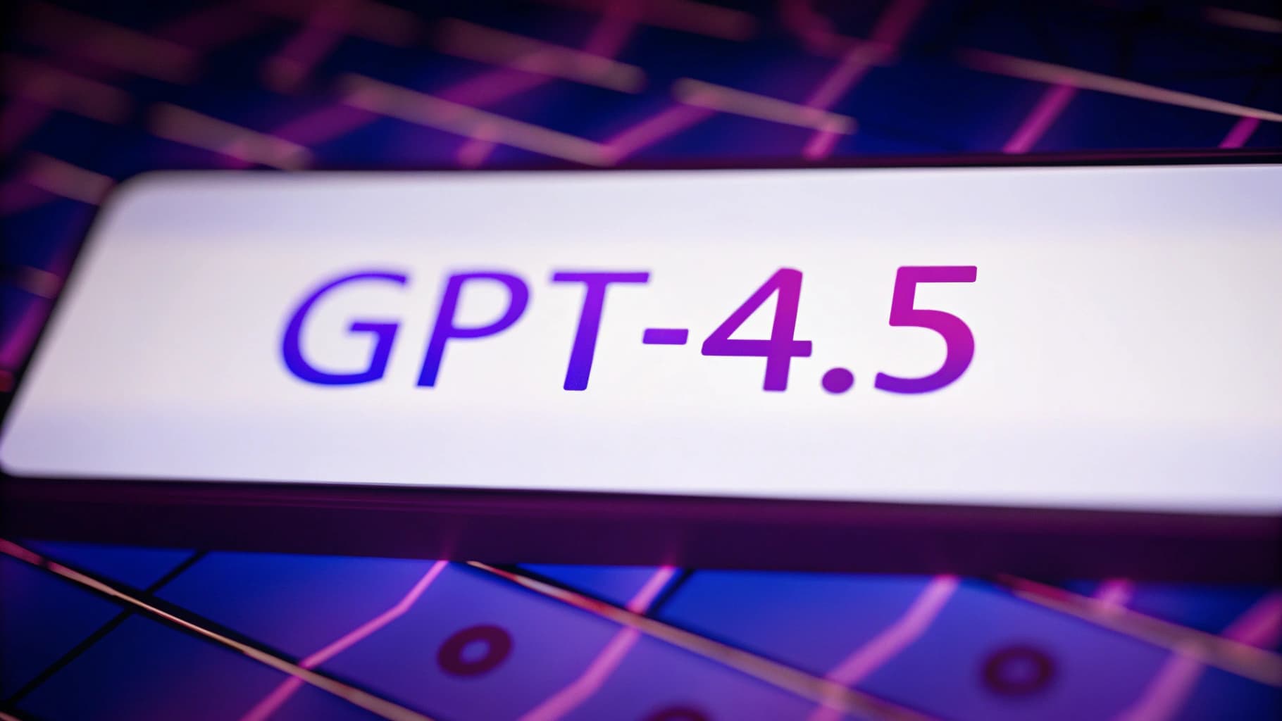 نموذج GPT-4.5 من OpenAI يصل الآن إلى المزيد من مستخدمي ChatGPT