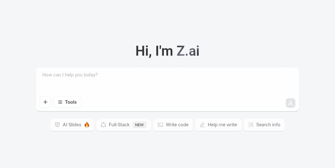 واجهة المستخدم لمنصة Z.ai التي تستضيف نموذج GLM-4.5، تظهر رسالة ترحيبية ومربع حوار وأزرار أدوات مخصصة للبرمجة والبحث.
