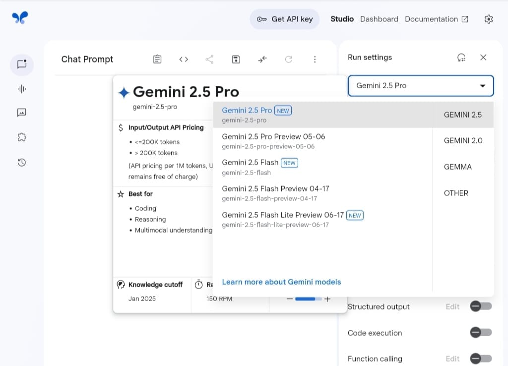 جوجل إيه آي ستوديو: اختيار نماذج جيميني 2.5 برو وفلاش ولايت لقطة شاشة لواجهة Google AI Studio، تعرض قائمة اختيار النماذج لـ Gemini 2.5 Pro، 2.5 Flash، 2.5 Flash-Lite مع إبراز الميزات والتسعير.